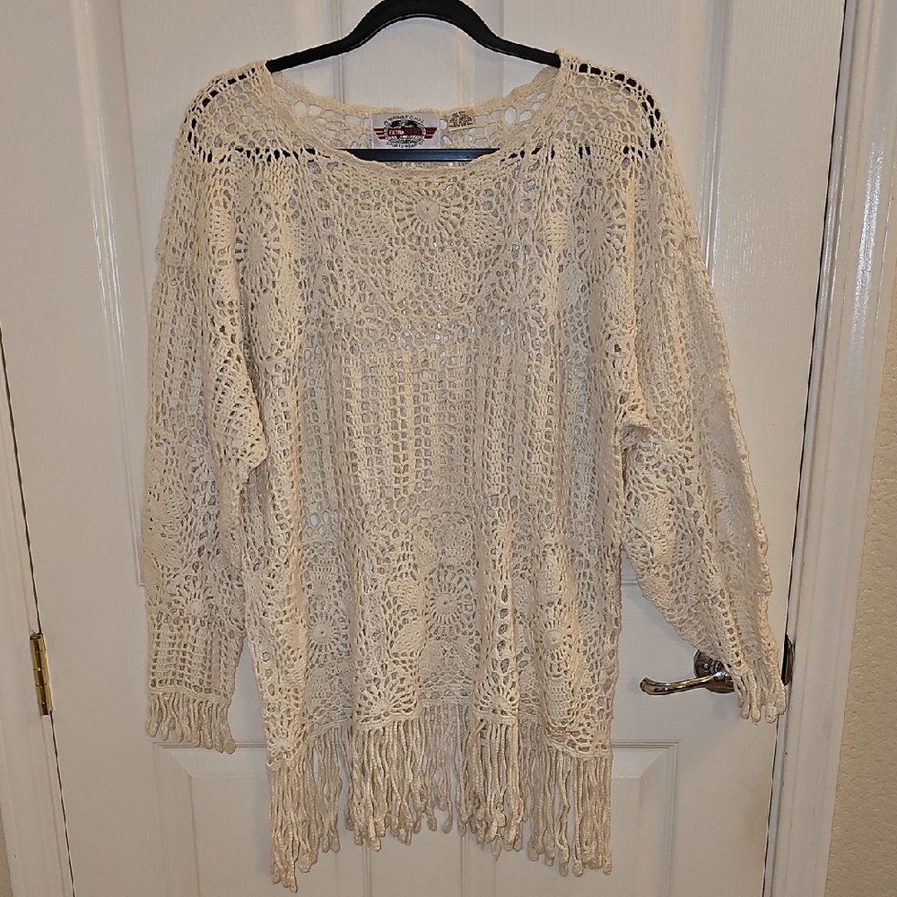 Vintage International Extra Touch Sportswear Open Knit Crochet Fringe Top